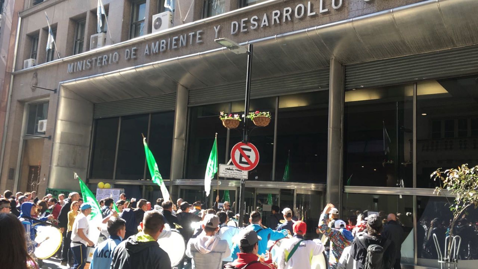 Despidos en Ambiente: Asamblea Permanente hasta que se defina su reincorporación